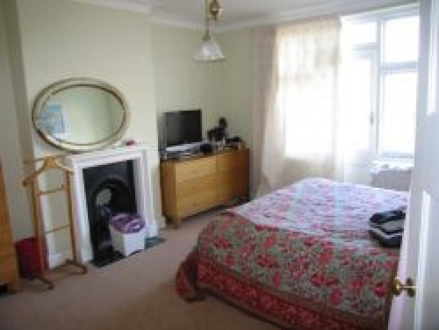 			4 Bedroom, 1 bath, 1 reception Flat			 Hardinge Road, KENSAL RISE NW10